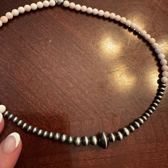 Native Pink Conch and Silver Navaho Bead Necklace - Picture 5 of 8